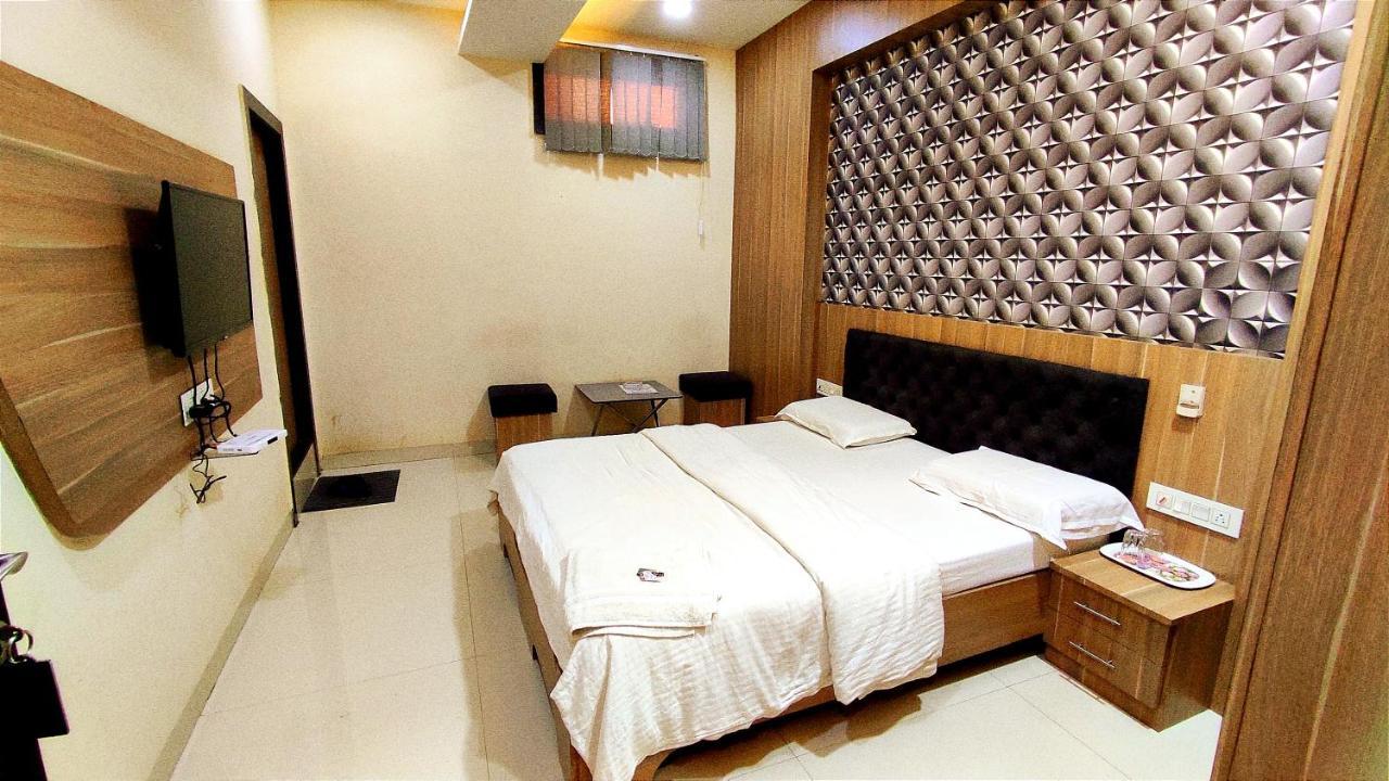 Hotel Amigo Ratlām 外观 照片